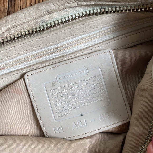 COACH mini signature hobo. - Picture 3 of 4